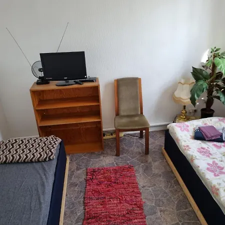 Neubeeren Apartament *