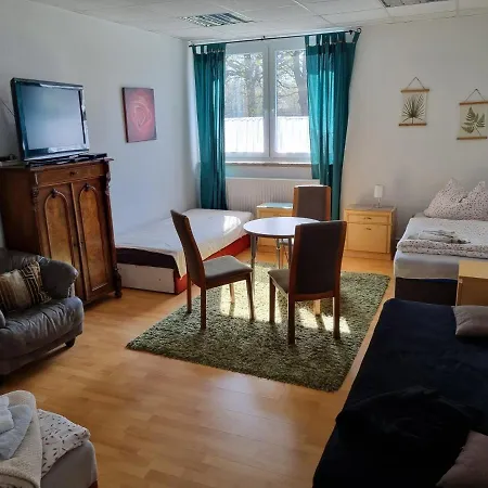 Neubeeren Apartament *